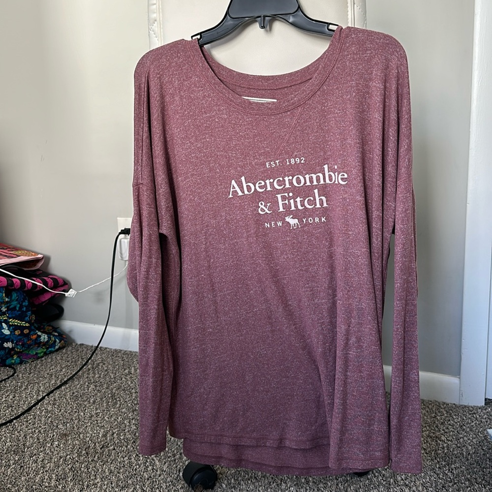 A simple long sleeve tee in great condition!